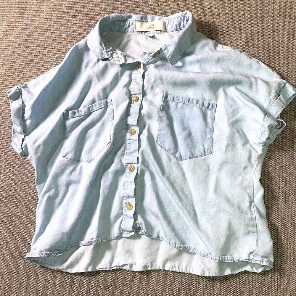 Thread & Supply Cropped Shirt Womens Medium Light‎ Blue Cuffed Sleeve Button Up